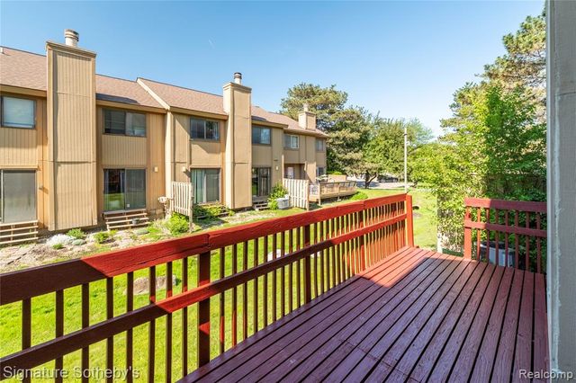 5188 W Richard Run, West Bloomfield, MI 48322