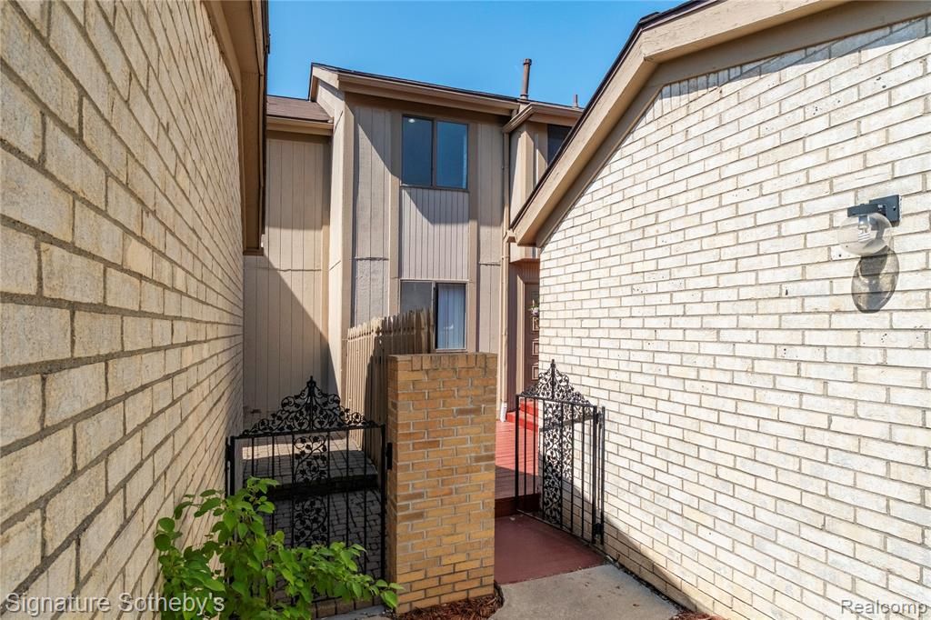 5188 W Richard Run, West Bloomfield, MI 48322