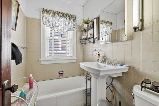 2946 Morgan Avenue N, Minneapolis, MN 55411