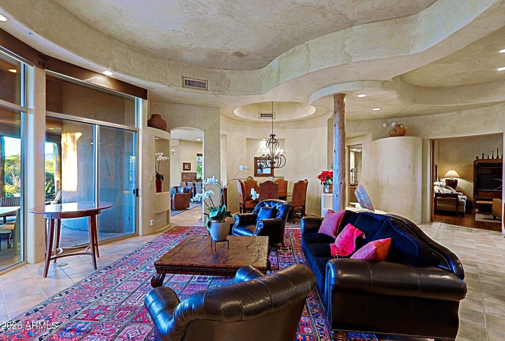 Image 11 of property listing at 7840 E THORNTREE Drive, Scottsdale, AZ 85266