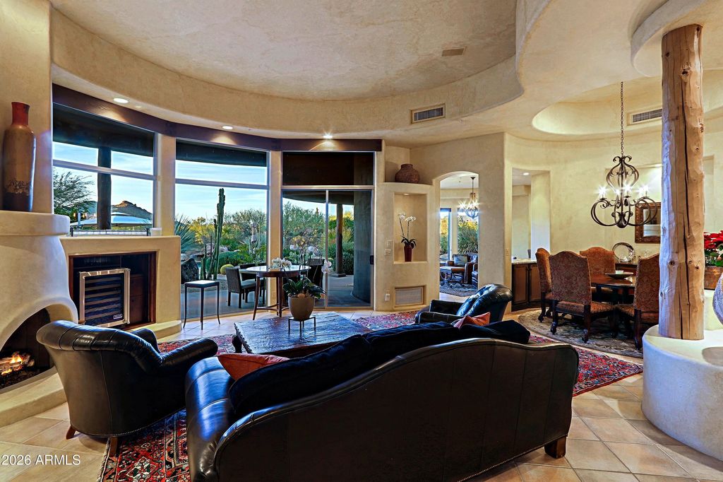 Image 12 of property listing at 7840 E THORNTREE Drive, Scottsdale, AZ 85266