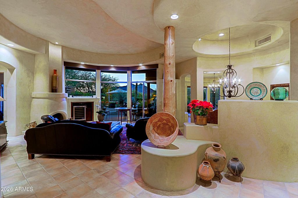 Image 14 of property listing at 7840 E THORNTREE Drive, Scottsdale, AZ 85266