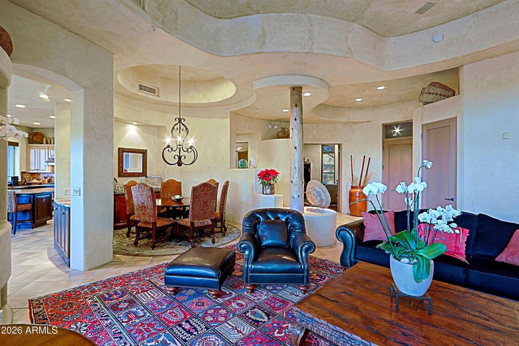 Image 15 of property listing at 7840 E THORNTREE Drive, Scottsdale, AZ 85266