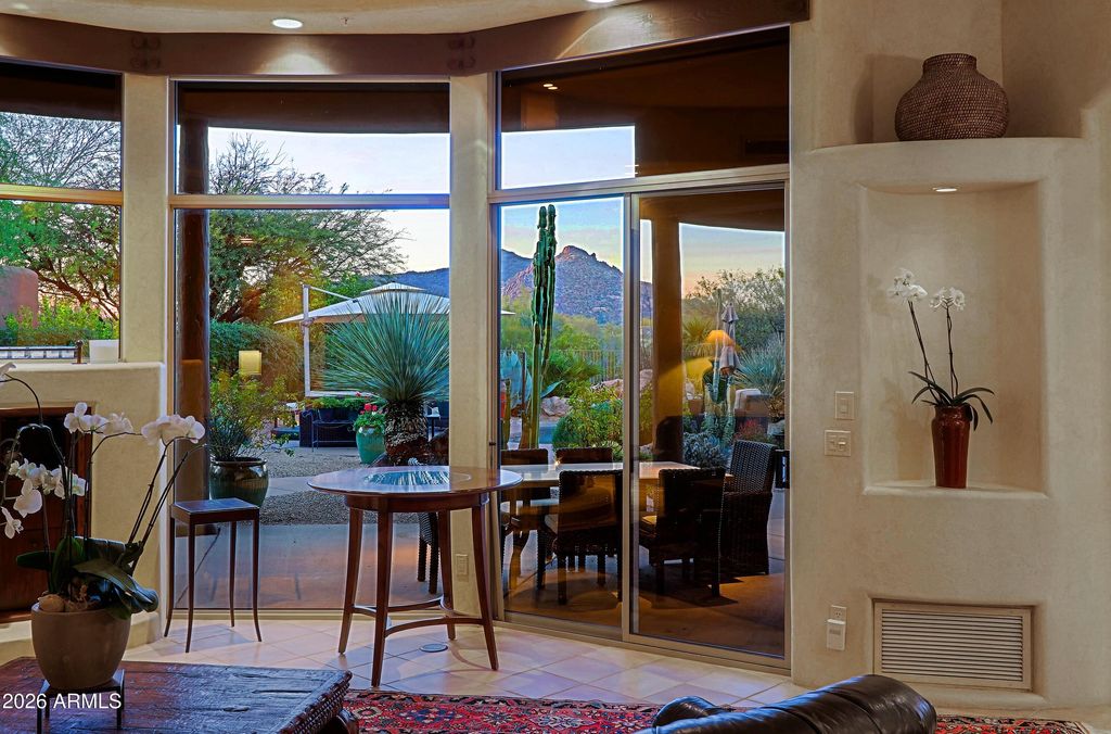 Image 17 of property listing at 7840 E THORNTREE Drive, Scottsdale, AZ 85266