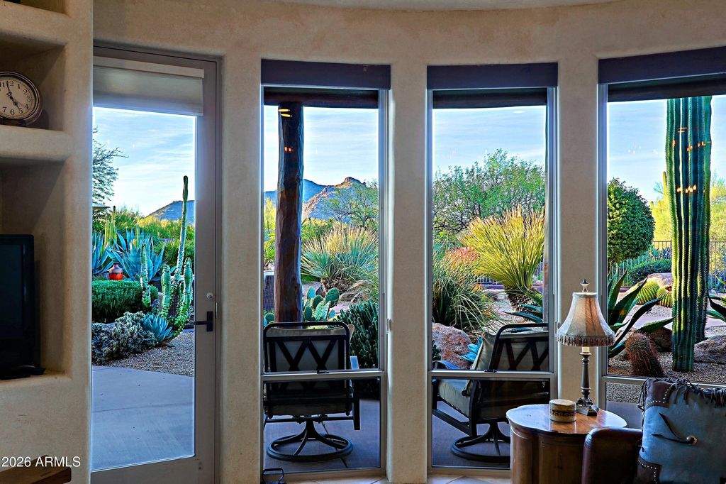 Image 20 of property listing at 7840 E THORNTREE Drive, Scottsdale, AZ 85266