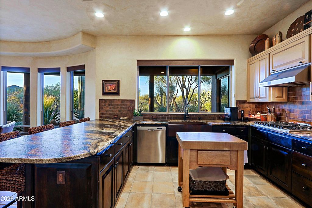 Image 31 of property listing at 7840 E THORNTREE Drive, Scottsdale, AZ 85266
