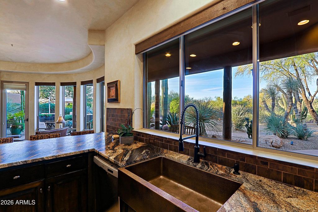 Image 32 of property listing at 7840 E THORNTREE Drive, Scottsdale, AZ 85266