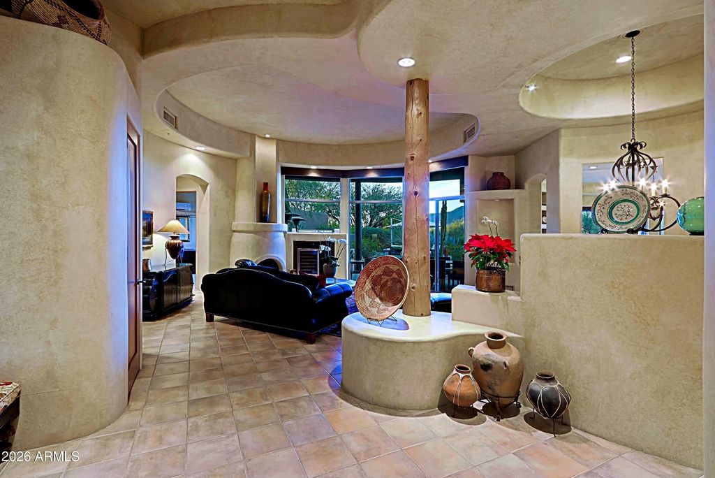 Image 4 of property listing at 7840 E THORNTREE Drive, Scottsdale, AZ 85266