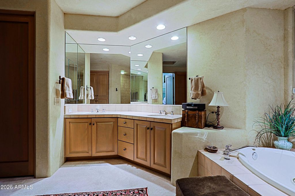 Image 46 of property listing at 7840 E THORNTREE Drive, Scottsdale, AZ 85266