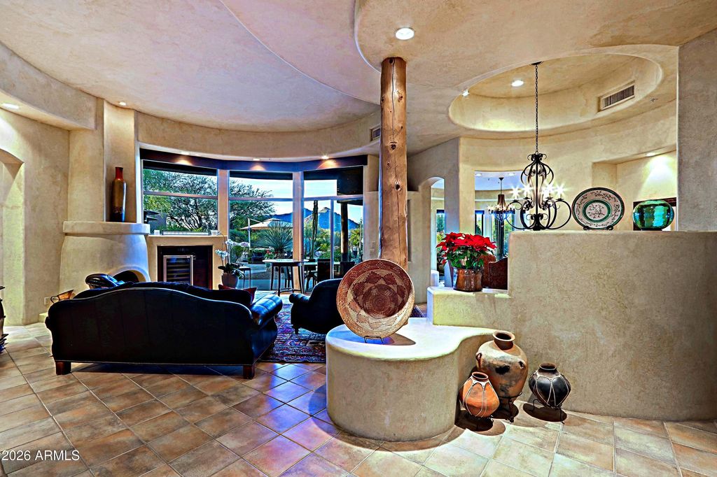 Image 5 of property listing at 7840 E THORNTREE Drive, Scottsdale, AZ 85266