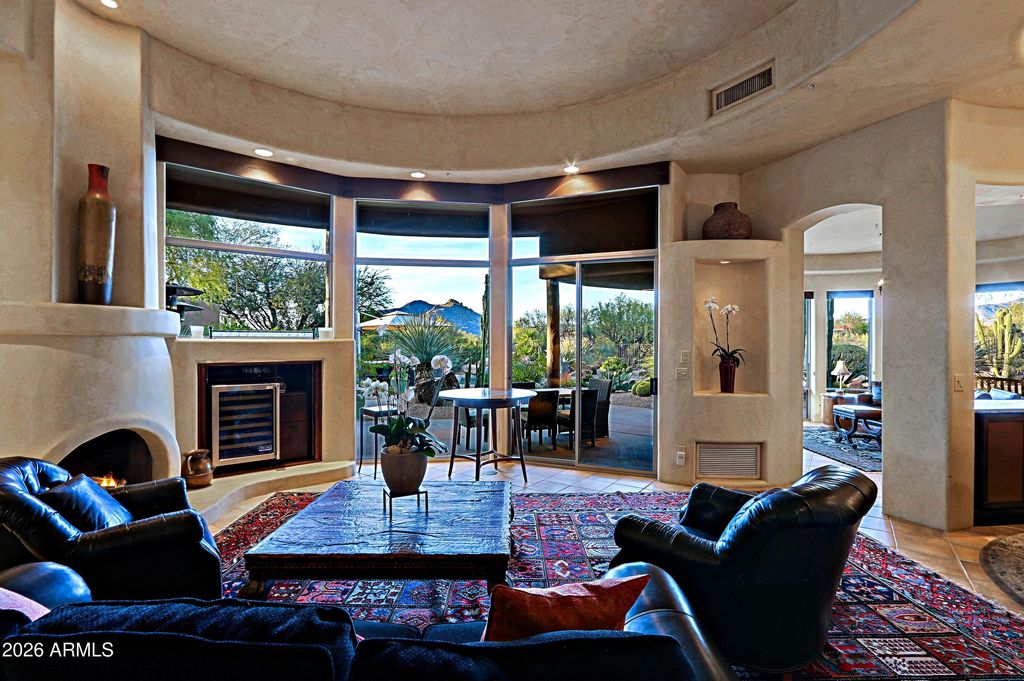 Image 6 of property listing at 7840 E THORNTREE Drive, Scottsdale, AZ 85266