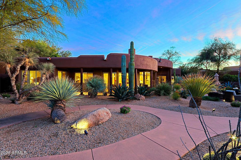 Image 64 of property listing at 7840 E THORNTREE Drive, Scottsdale, AZ 85266