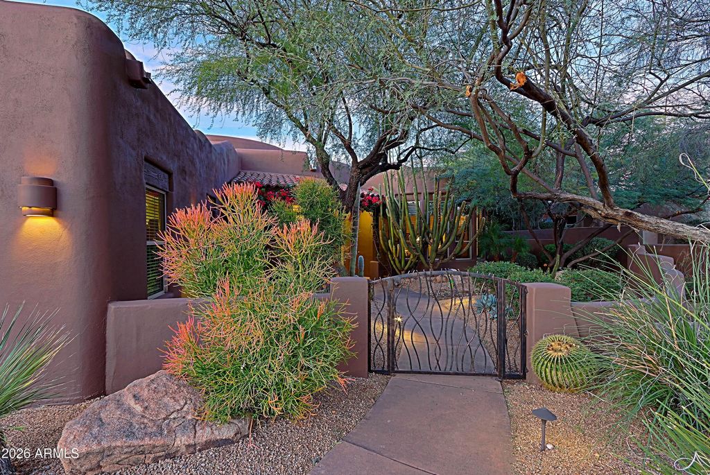 Image 67 of property listing at 7840 E THORNTREE Drive, Scottsdale, AZ 85266