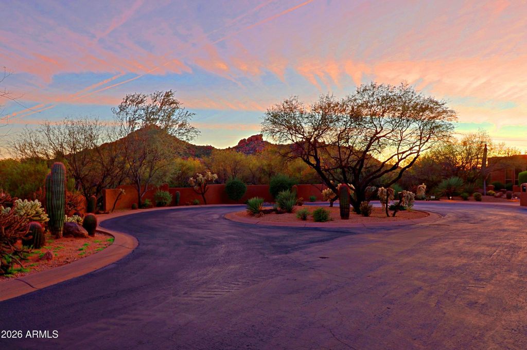 Image 75 of property listing at 7840 E THORNTREE Drive, Scottsdale, AZ 85266