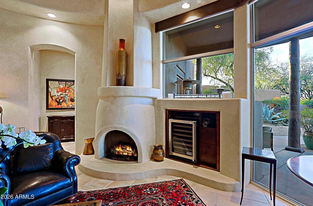 Image 9 of property listing at 7840 E THORNTREE Drive, Scottsdale, AZ 85266