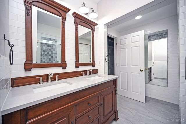 5461 Hanover Circle, Cincinnati, OH 45230
