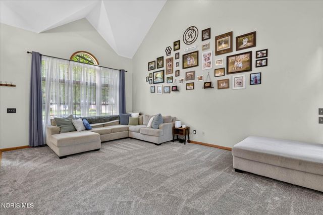 807 Whisperwood Parkway, Holland, OH 43528