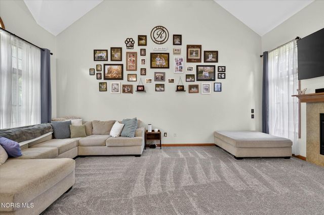 807 Whisperwood Parkway, Holland, OH 43528
