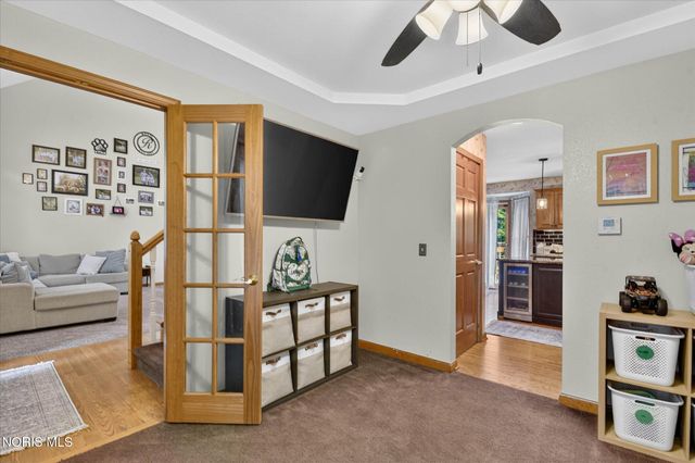 807 Whisperwood Parkway, Holland, OH 43528