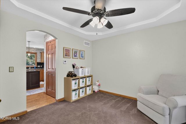807 Whisperwood Parkway, Holland, OH 43528