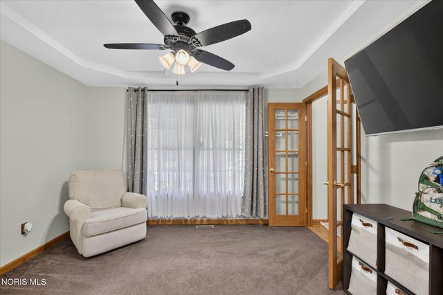 807 Whisperwood Parkway, Holland, OH 43528