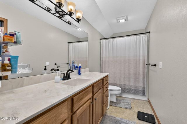 807 Whisperwood Parkway, Holland, OH 43528