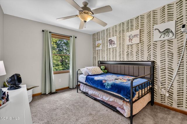 807 Whisperwood Parkway, Holland, OH 43528