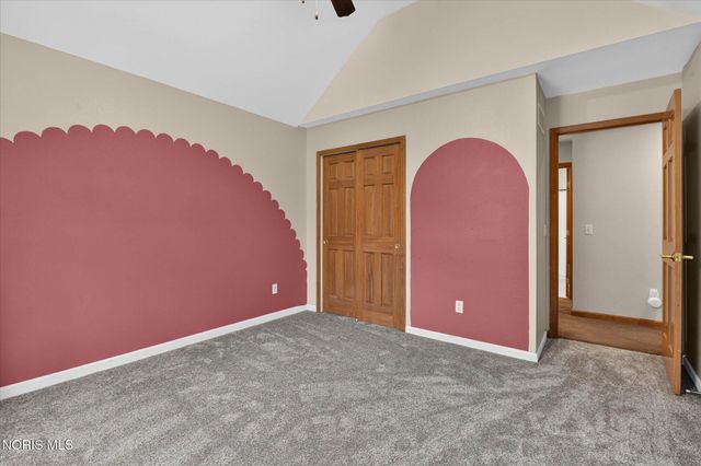 807 Whisperwood Parkway, Holland, OH 43528