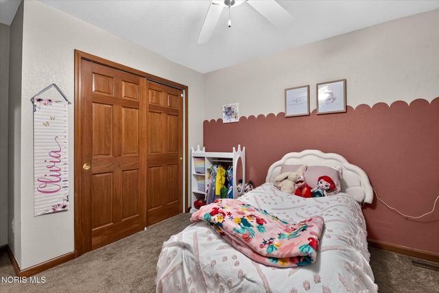 807 Whisperwood Parkway, Holland, OH 43528