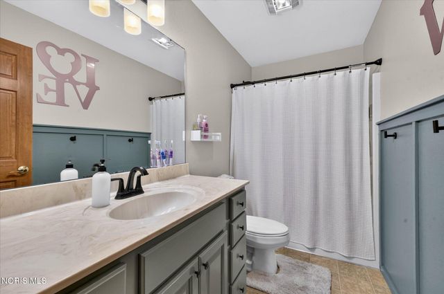807 Whisperwood Parkway, Holland, OH 43528