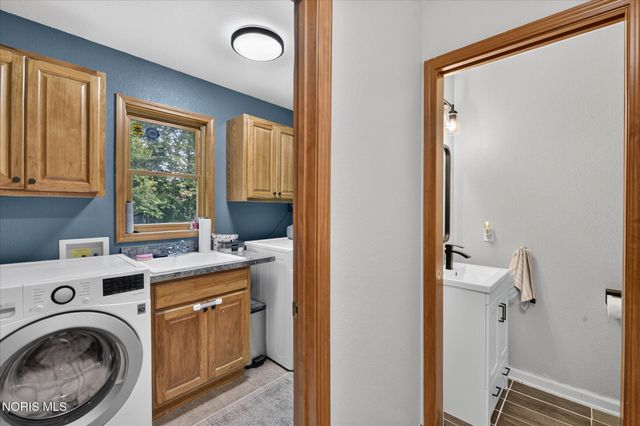 807 Whisperwood Parkway, Holland, OH 43528