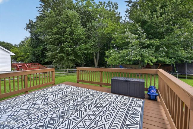 807 Whisperwood Parkway, Holland, OH 43528