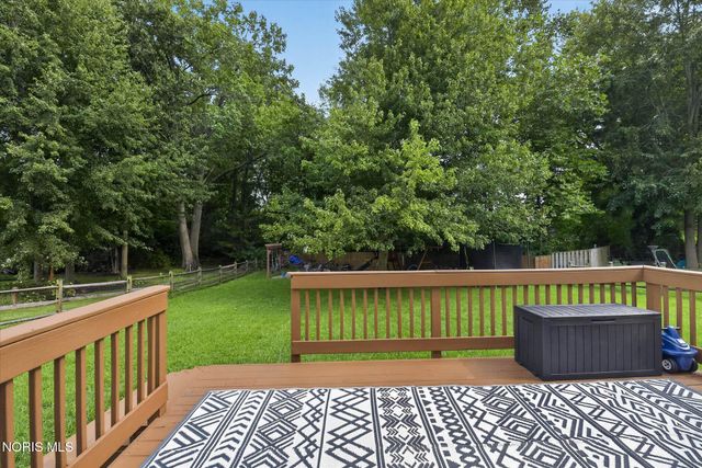 807 Whisperwood Parkway, Holland, OH 43528