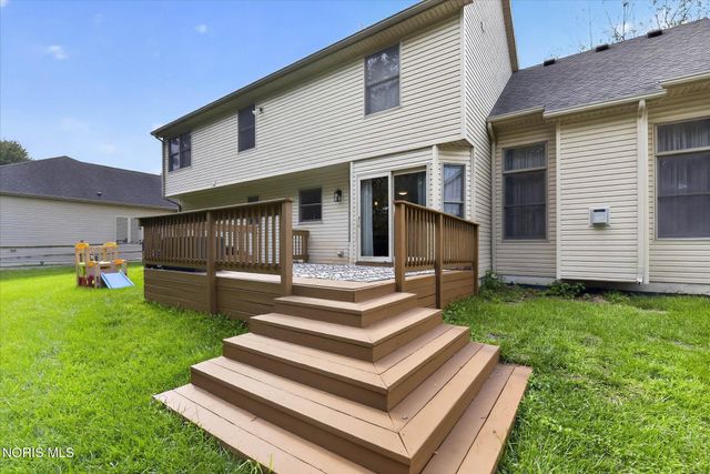 807 Whisperwood Parkway, Holland, OH 43528