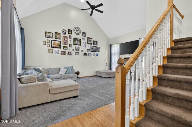 807 Whisperwood Parkway, Holland, OH 43528