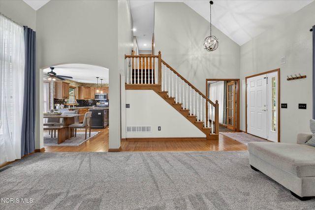 807 Whisperwood Parkway, Holland, OH 43528