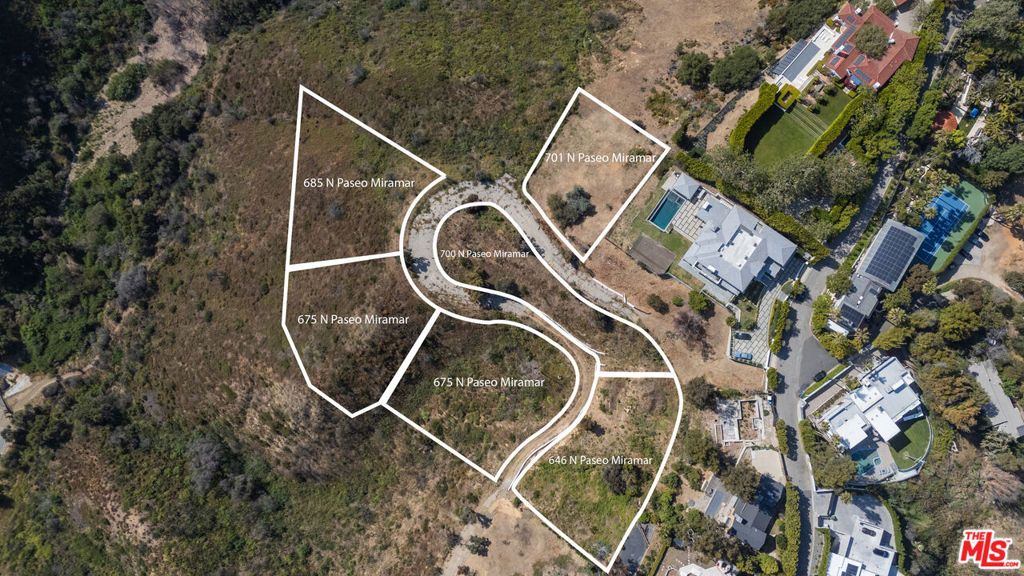 Image 10 of property listing at 646 Paseo Miramar, Pacific Palisades, CA 90272
