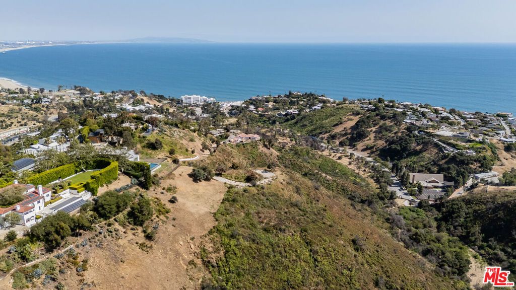 Image 3 of property listing at 646 Paseo Miramar, Pacific Palisades, CA 90272