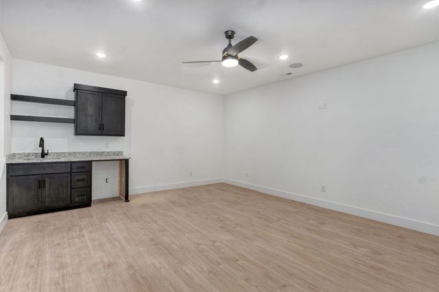 2925 W Teton Drive, Springfield, MO 65810