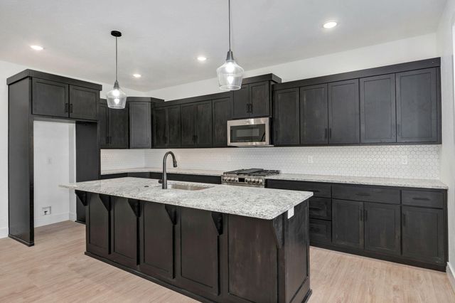 2925 W Teton Drive, Springfield, MO 65810