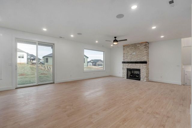 2925 W Teton Drive, Springfield, MO 65810