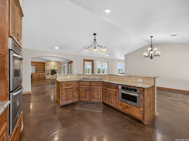 911 STONEY RIDGE RD, Bulverde, TX 78163