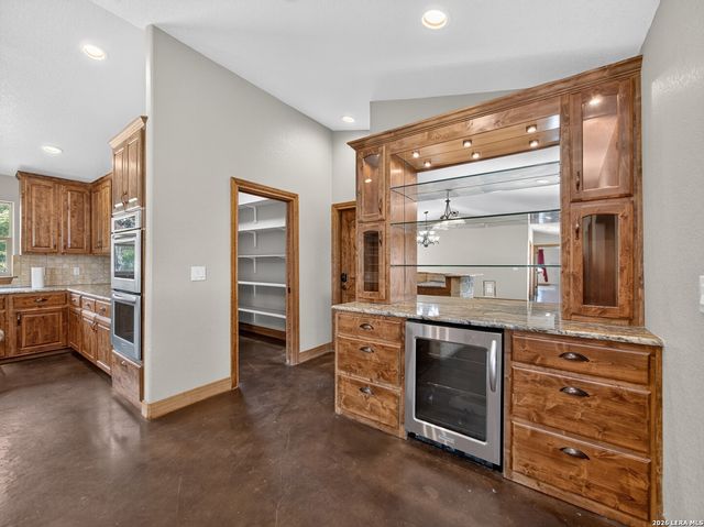 911 STONEY RIDGE RD, Bulverde, TX 78163