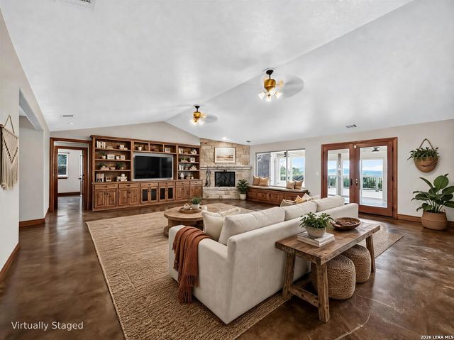 911 STONEY RIDGE RD, Bulverde, TX 78163