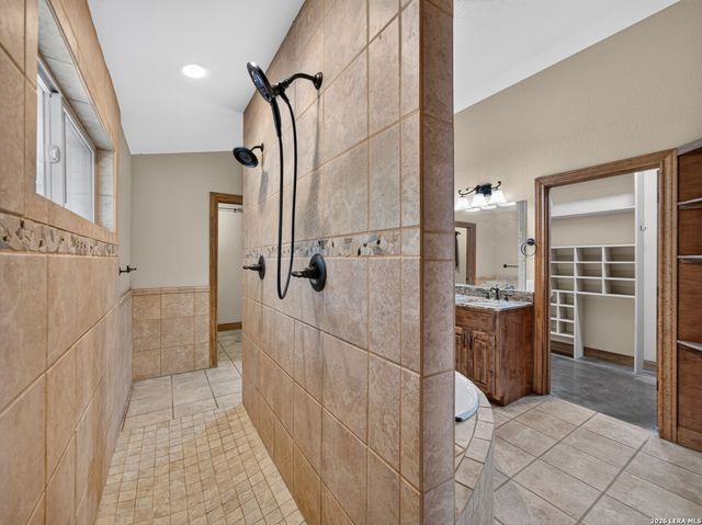911 STONEY RIDGE RD, Bulverde, TX 78163
