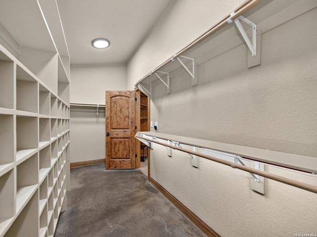 911 STONEY RIDGE RD, Bulverde, TX 78163