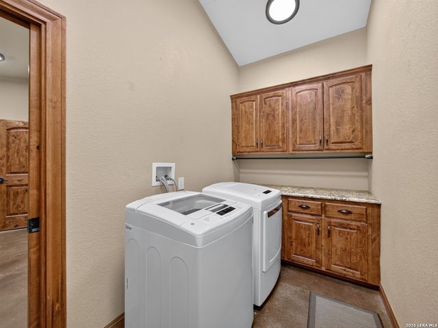 911 STONEY RIDGE RD, Bulverde, TX 78163