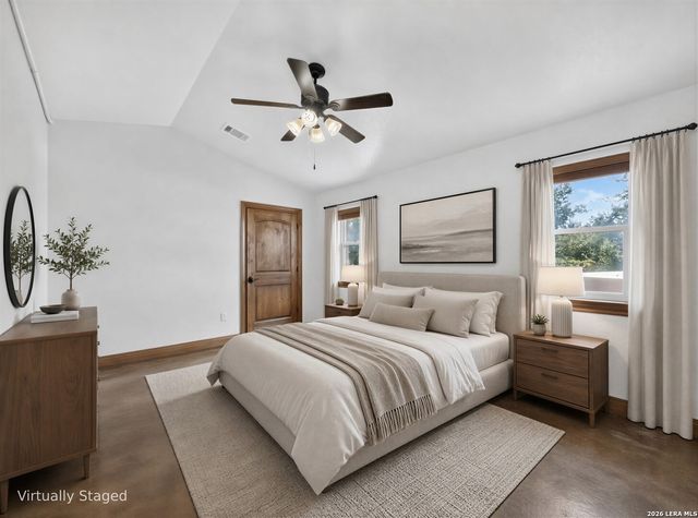 911 STONEY RIDGE RD, Bulverde, TX 78163