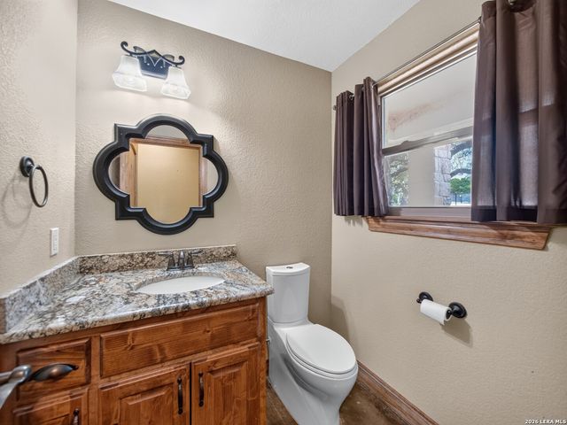 911 STONEY RIDGE RD, Bulverde, TX 78163