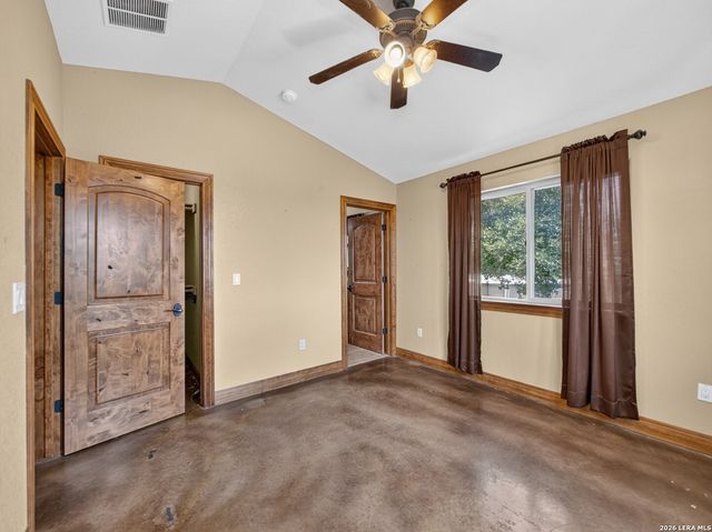 911 STONEY RIDGE RD, Bulverde, TX 78163